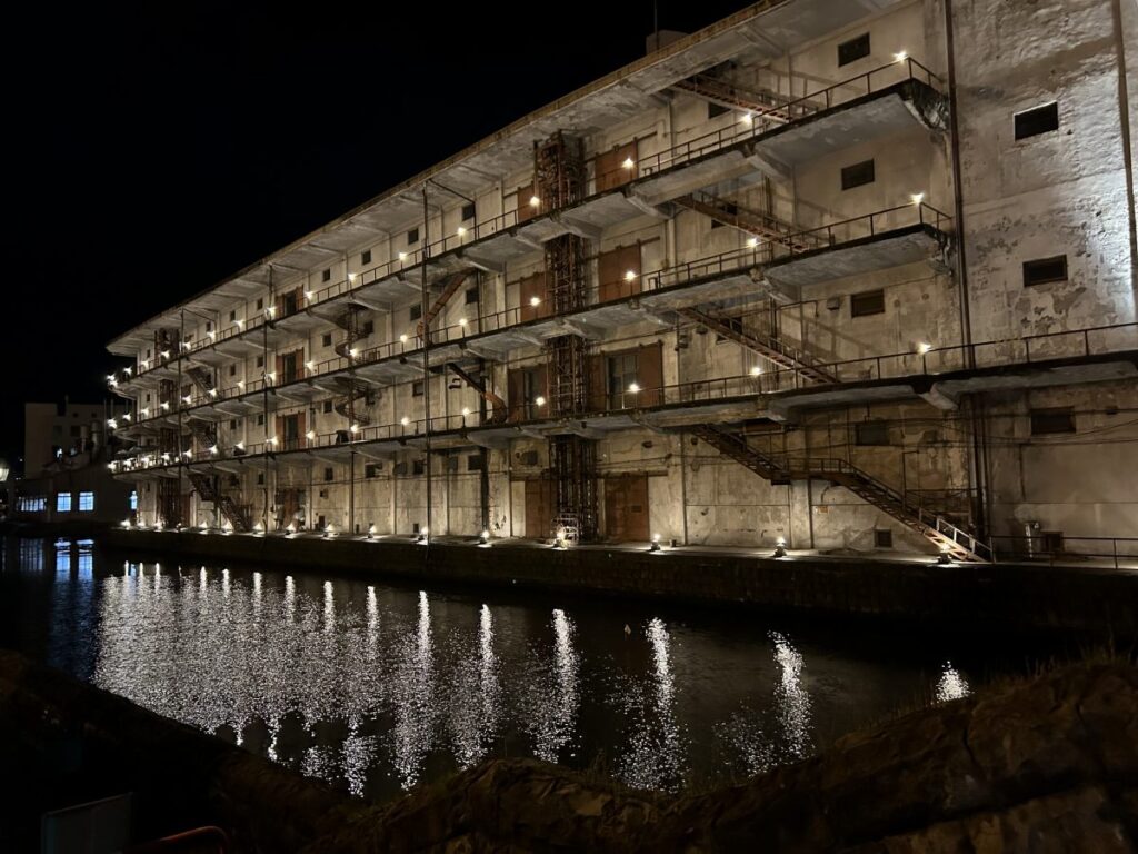 ライトアップされた旧北海製缶小樽工場第３倉庫