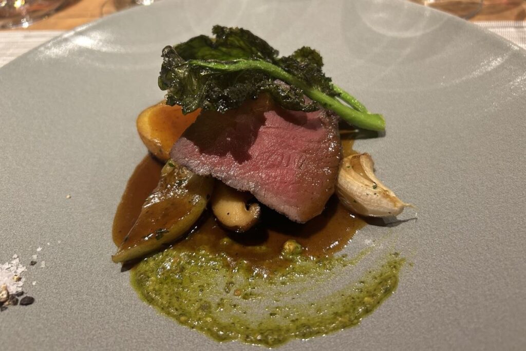 ディナーフェア、スペシャルディナーで提供予定の白糠産エゾシカ肉のグリエ（参考イメージ）