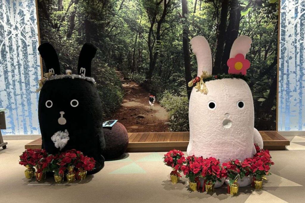 中腹駅でお出迎えしてくれるキャラクターの「もーりす」