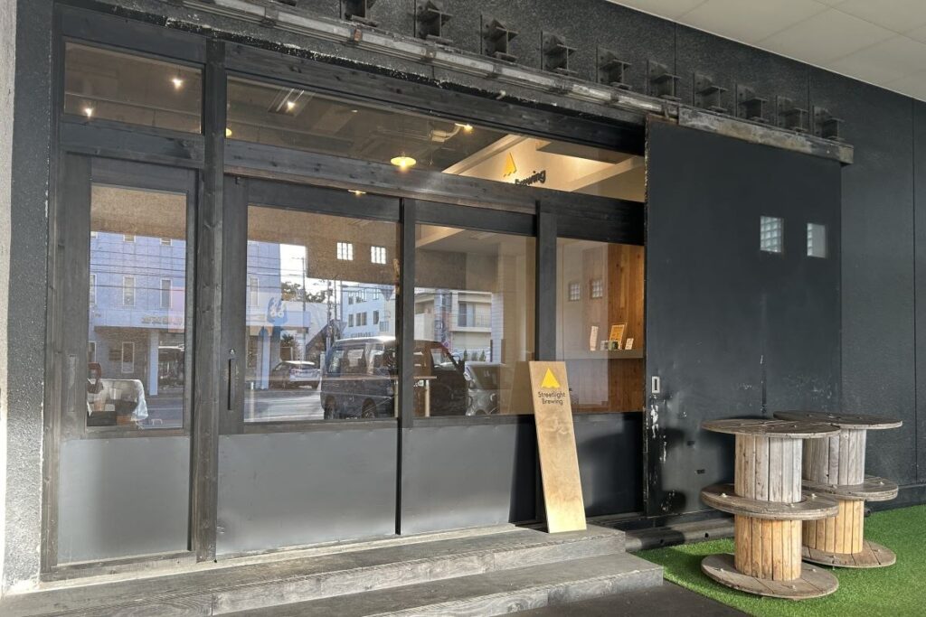 ストリートライト・ブルーイングのビアパブ入り口