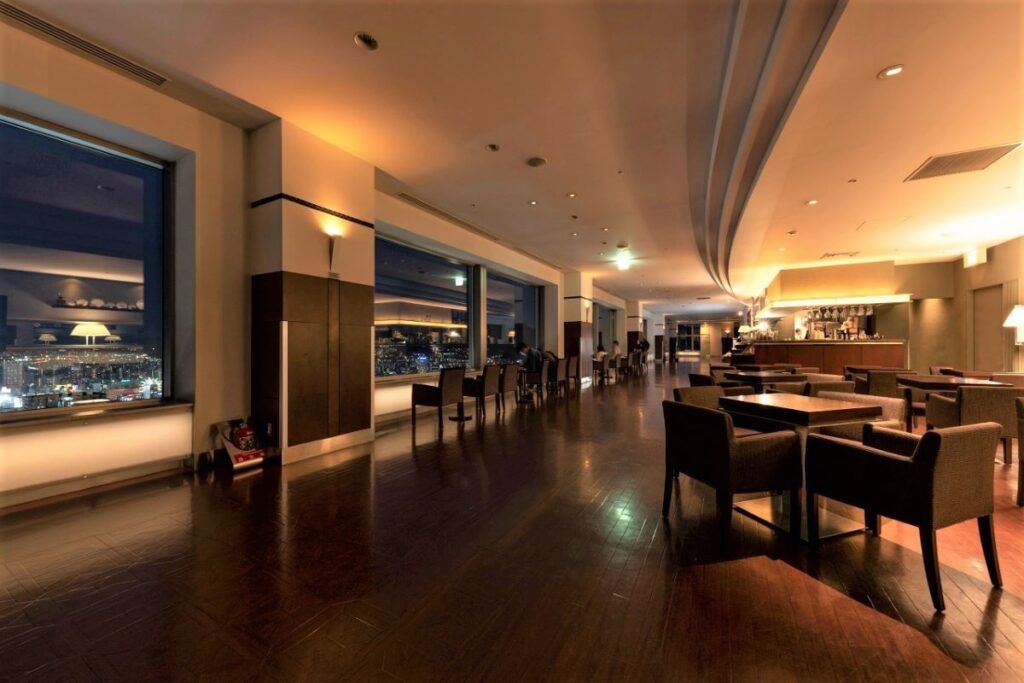 手頃な価格でドリンクなどを楽しめるカフェ「T CAFE」の店内