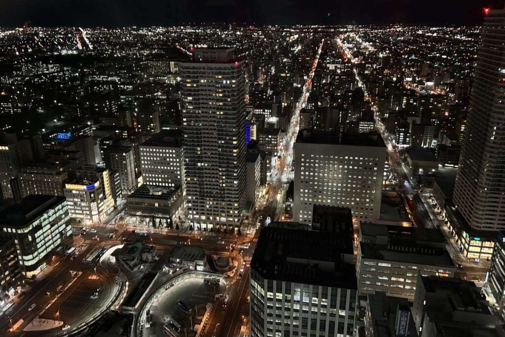 JRタワー展望室北側から見えるビル群