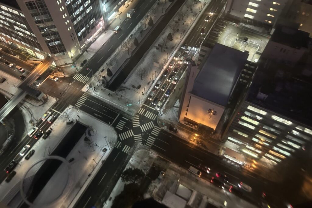 「怖窓」からのぞき込んだ下界