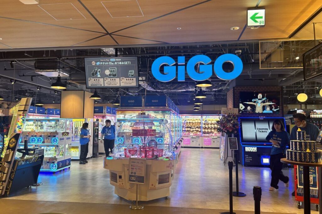ドリンク片手にゲームを楽しめるゲームセンターのギーゴの店舗