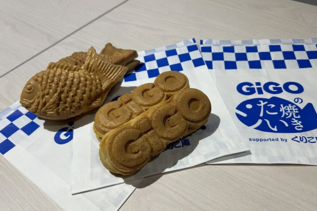 タイの形と「GIGO」のロゴをかたどったたい焼き