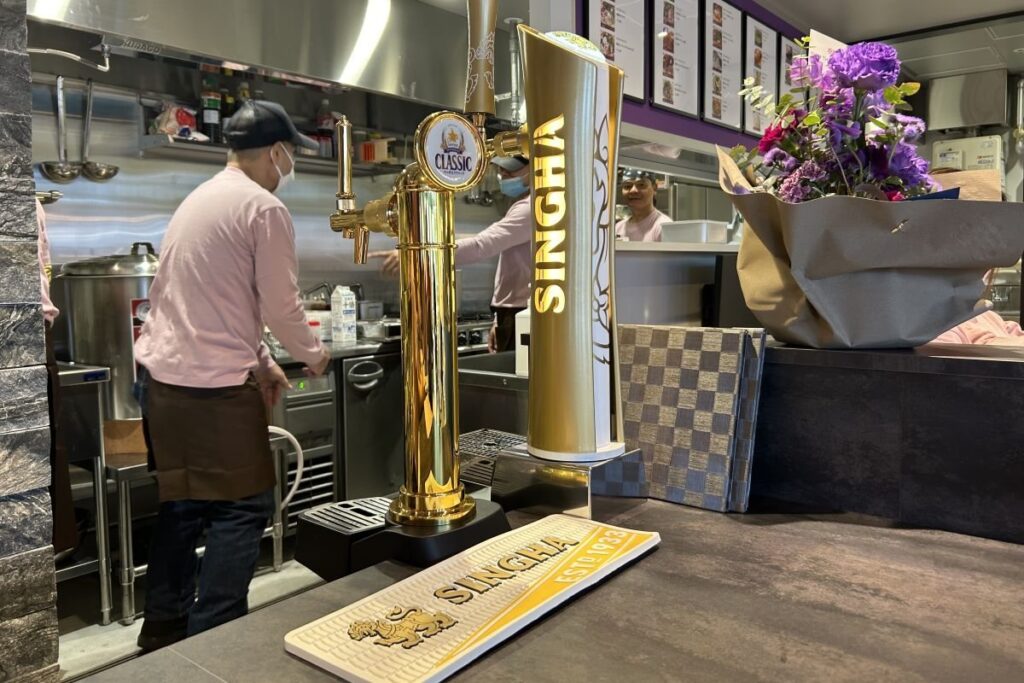 シンハービールの生を飲むことができるサイアムのビールサーバー