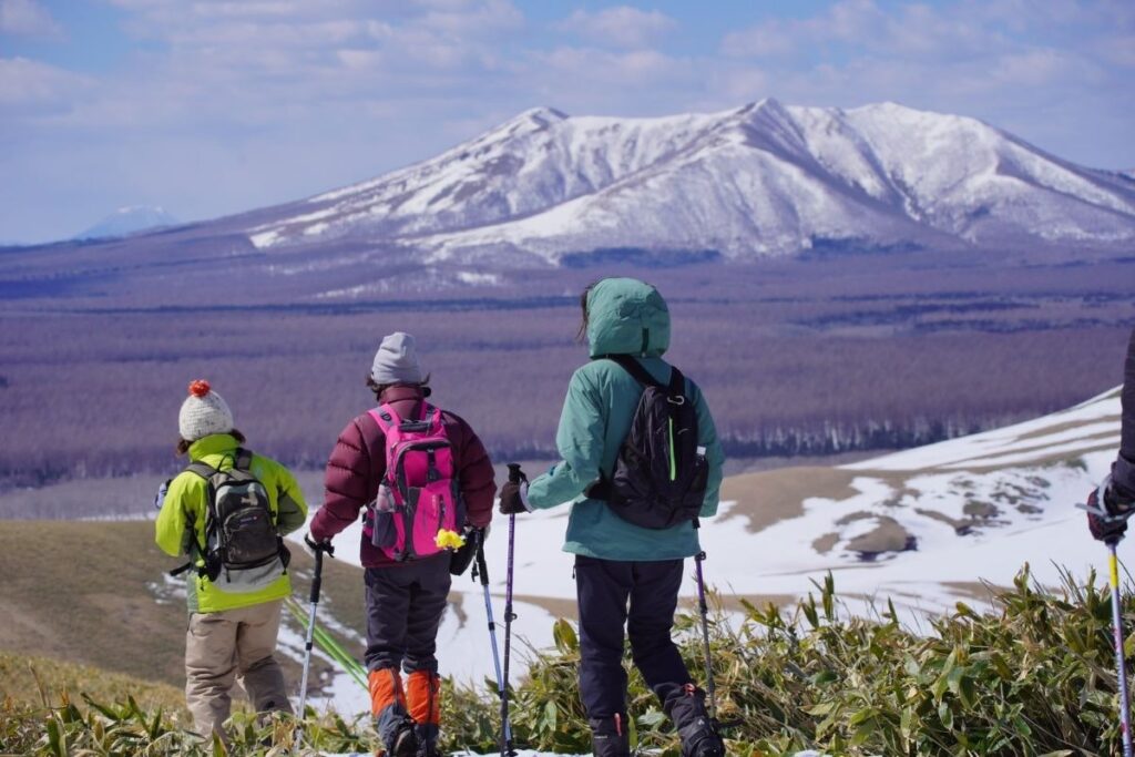スノーシューで歩くモアン山でのハイク