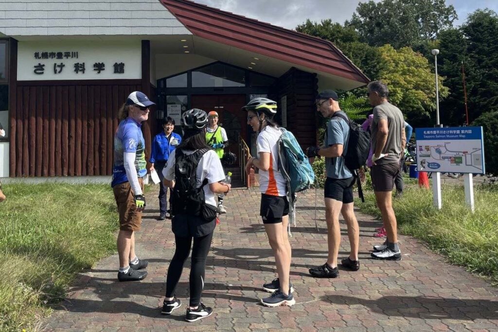 さけ科学館に到着した参加者