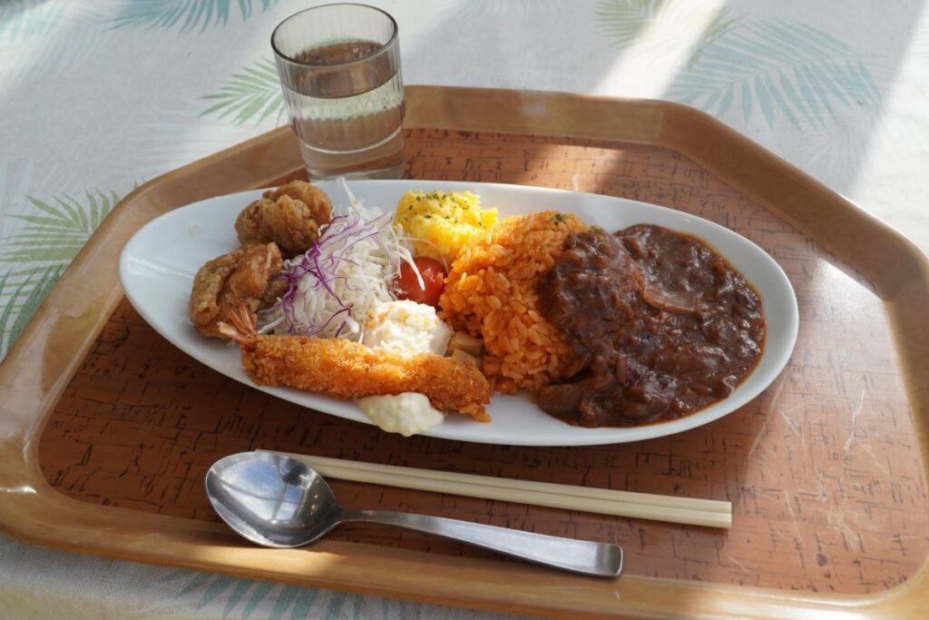 いろいろなおかずをワンプレートに盛り合わせた「大人様ランチ」