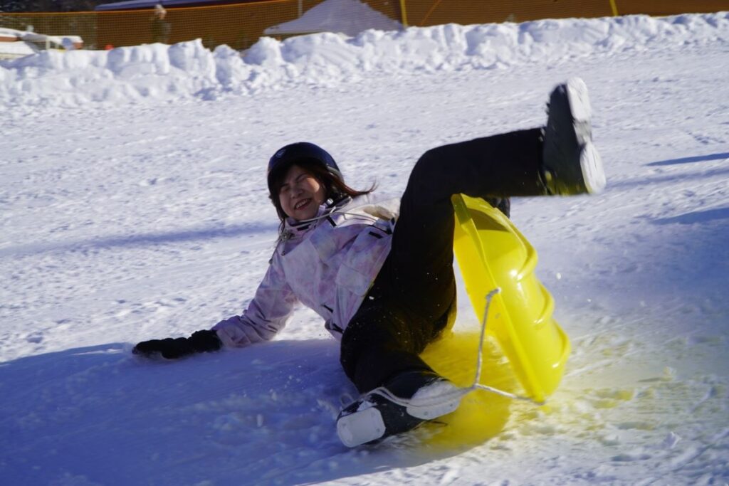 バランスを崩して横転しても楽しそうな参加者