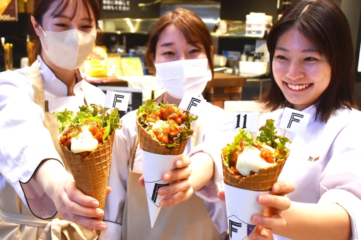 学生発案の味 エスコンに＊韓国風鶏唐揚げのワッフルコーン＊道文教大授業の一環／日ハム開幕戦から販売