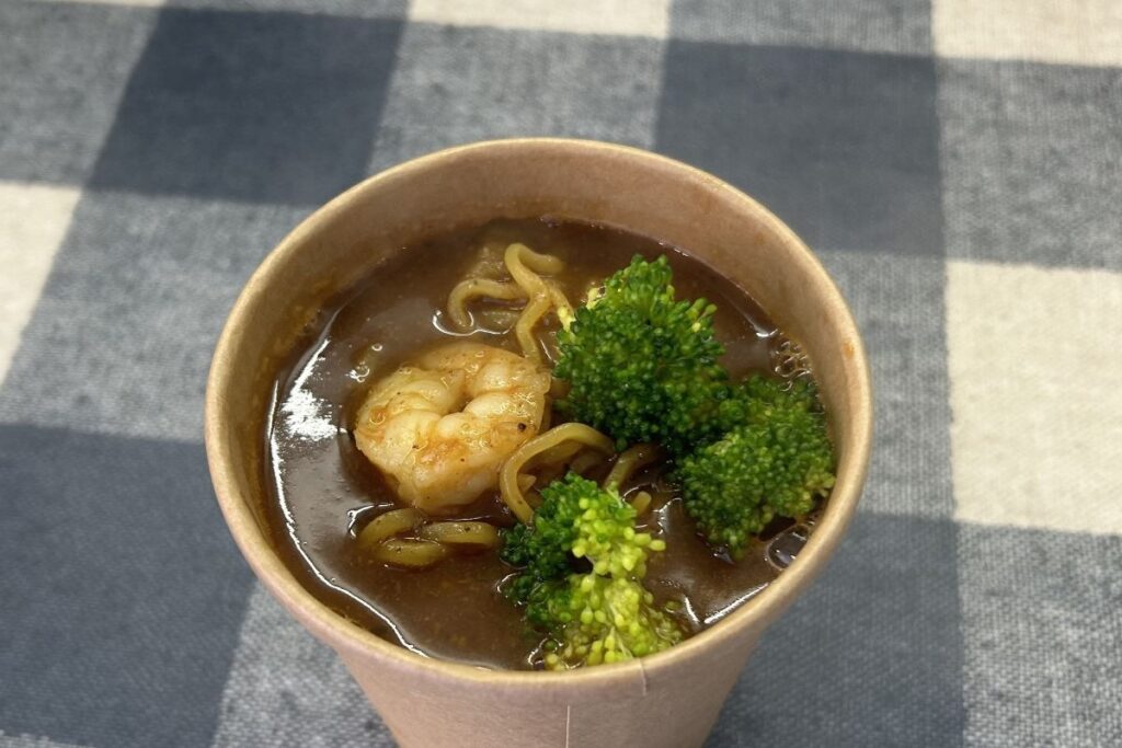 人気店「札幌スープカレーらっきょ」のカレーヌードル