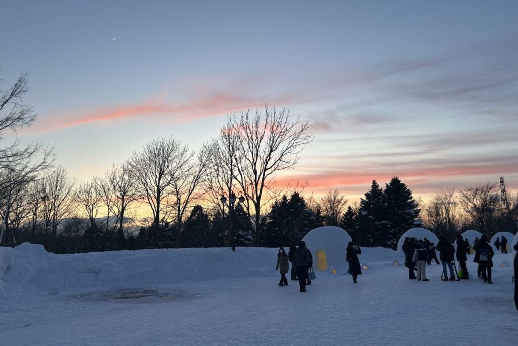 日没直後の午後７時。空の色が刻々と変わります