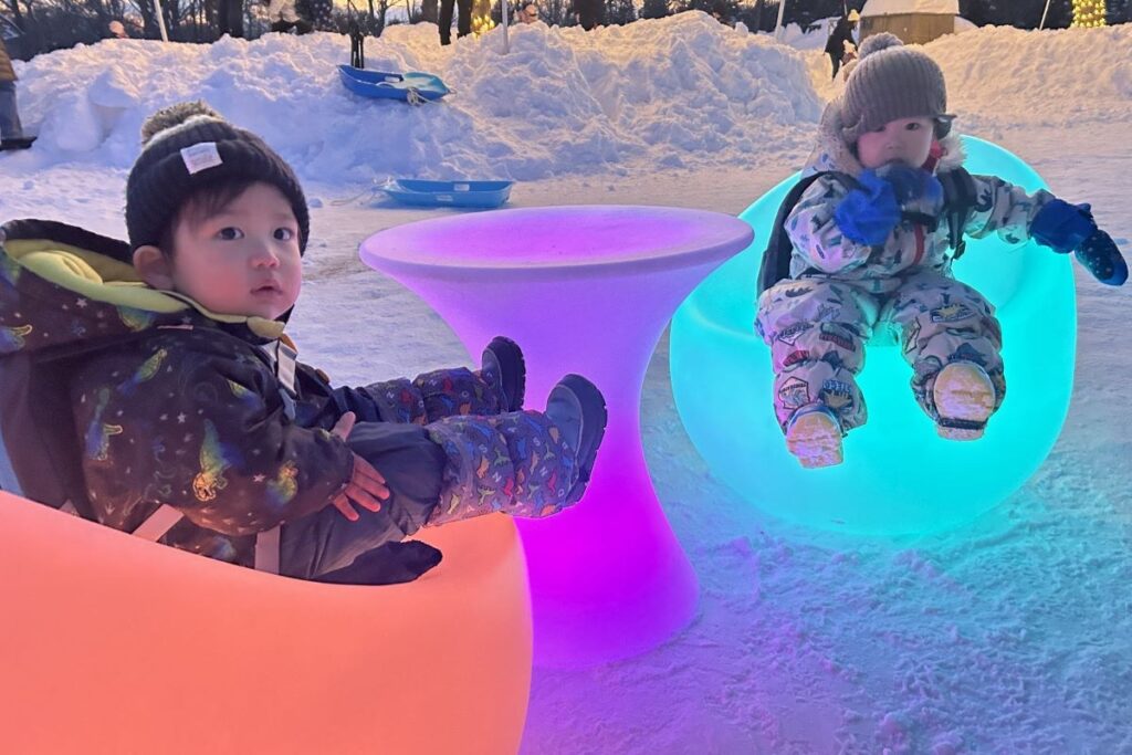 子どもたちにも人気のLED内蔵のいすとテーブル