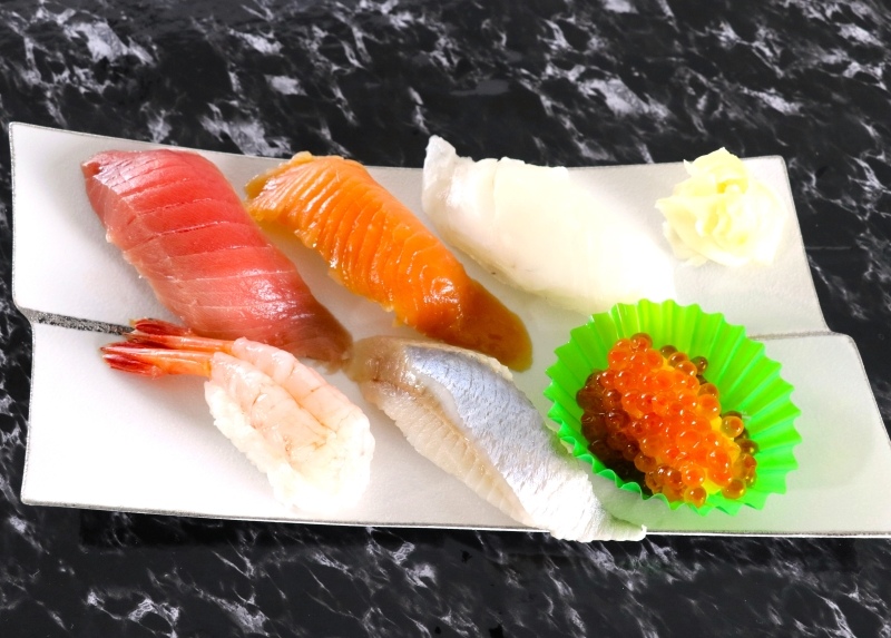 遠藤水産が販売する地元の新鮮な海産物を使ったすし