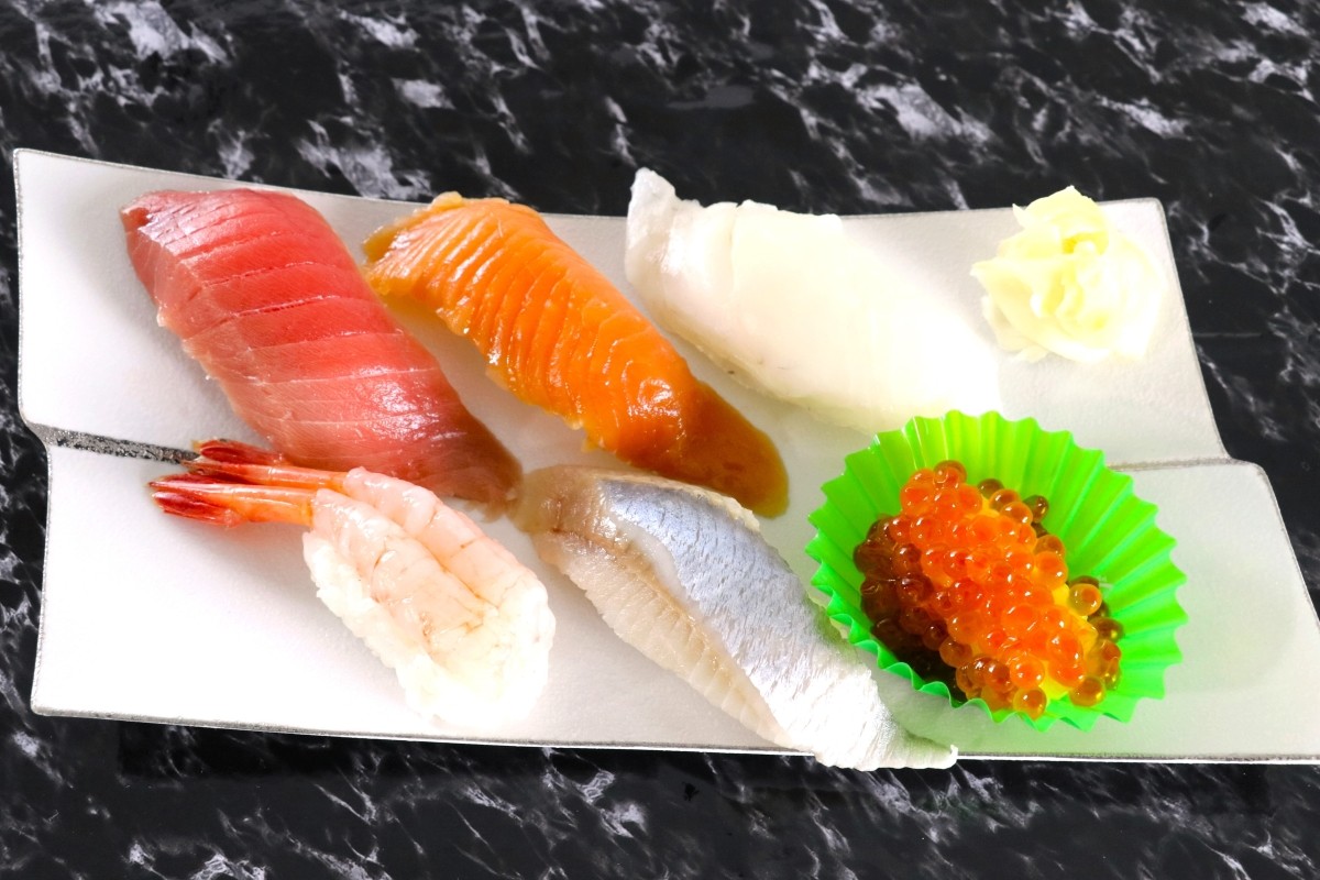 「純増毛産すし」味わって＊地元のネタ、シャリ使用＊遠藤水産が製造・販売＊加工スペース見学も可能