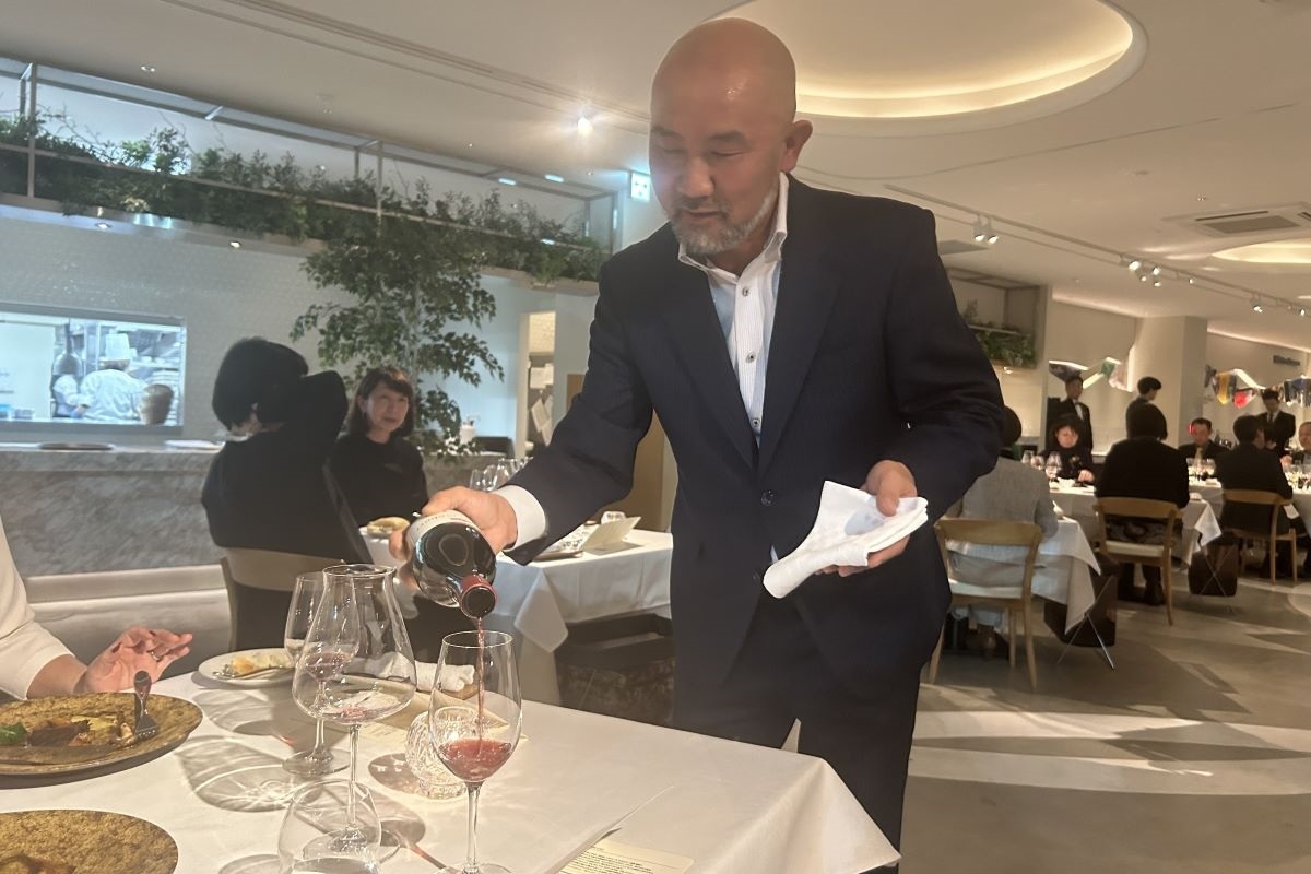 ドメーヌタカヒコ・曽我さん、ワイン造りを語る～「マリアージュ＆トークショー 一夜限りのスペシャルディナー」 道産ワインと道産食材、夜景を楽しむ