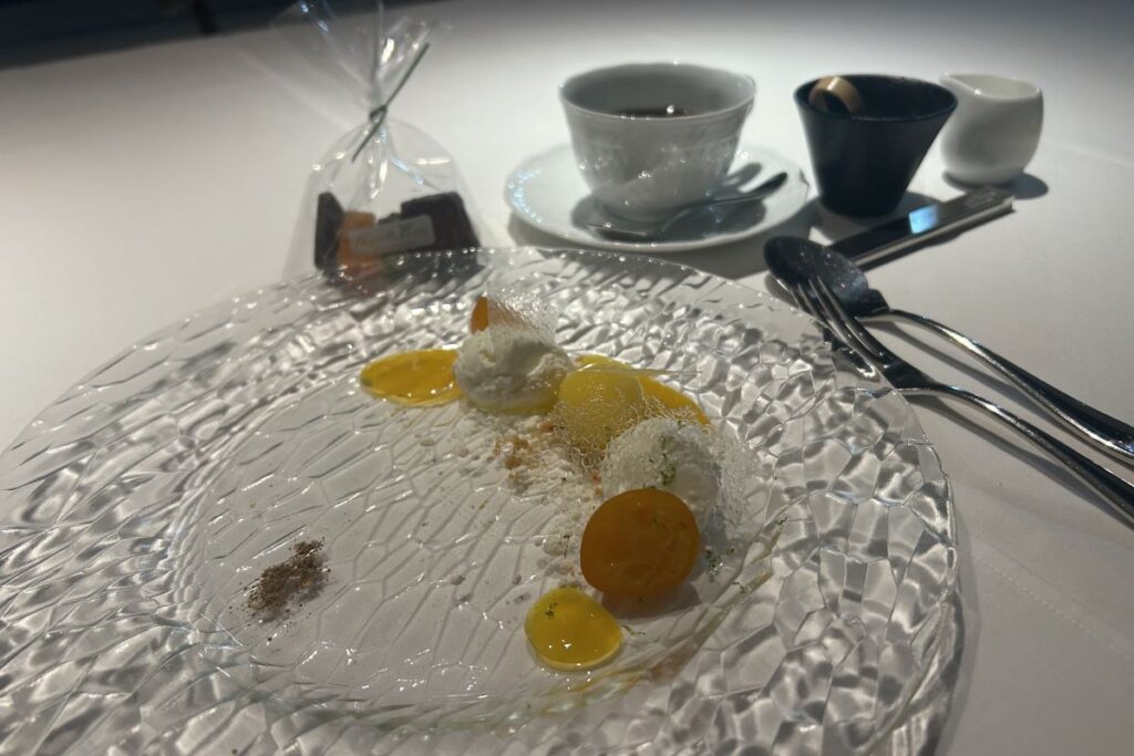 デザートの金柑のコンポートと柑橘のソルベ