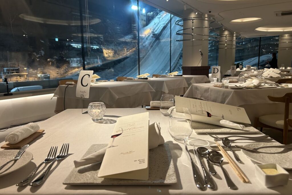 スペシャルディナーのテーブルセッティング