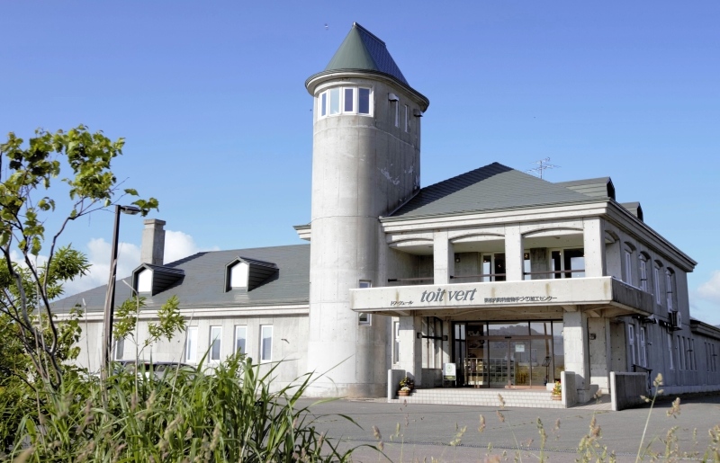 製造しているチーズやベーコンが国内外のコンテストで高い評価を受けた「トワ・ヴェール」の外観