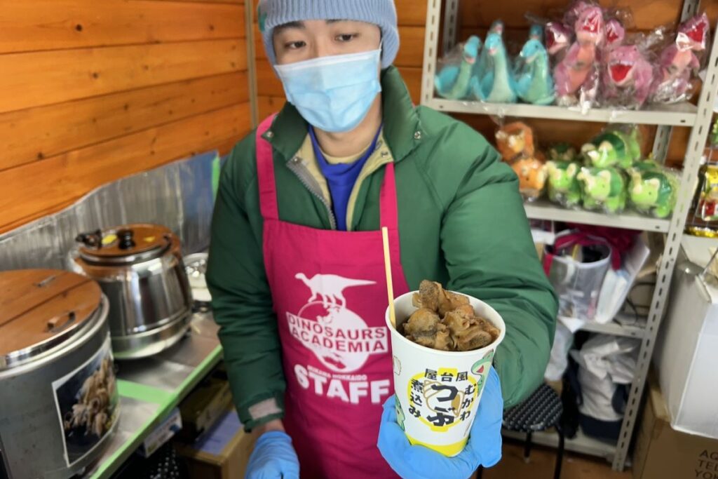 漁師さんが毎日手作りしているというつぶ煮込み