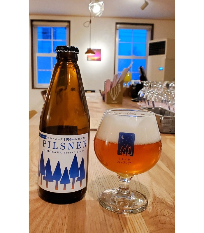 ビアスタンドエールで提供している「ピルスナー」(しもかわ森のブルワリー提供)