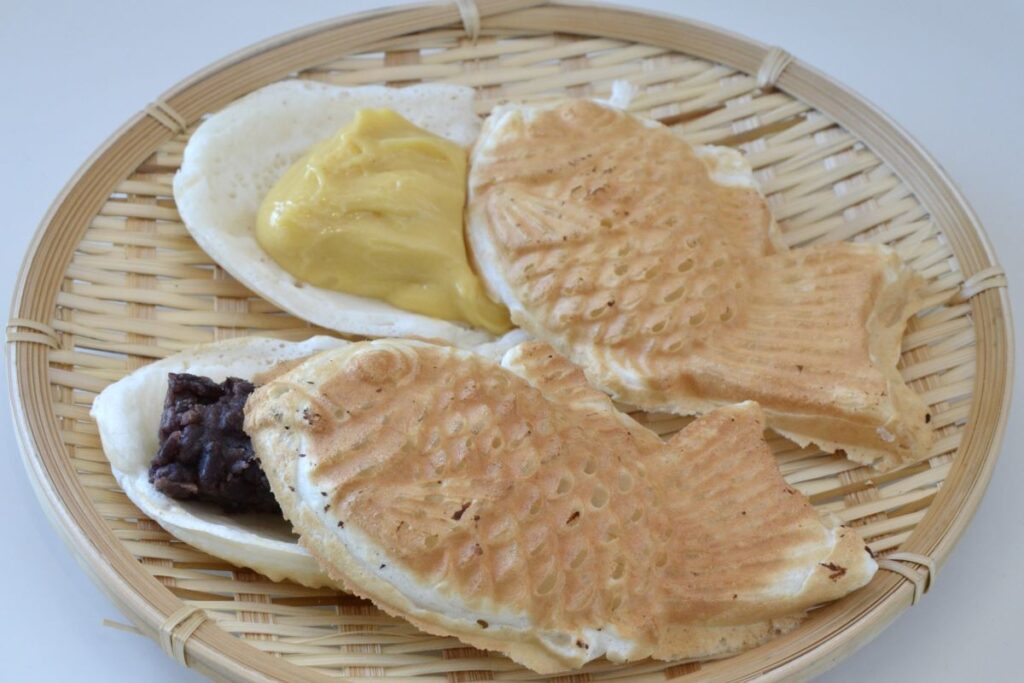 ユトリノハナの一番人気の「つぶあん」(手前)と「クリーム」