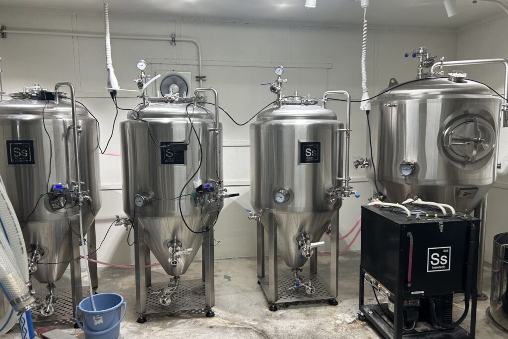 300リットルと400リットルの醸造タンク