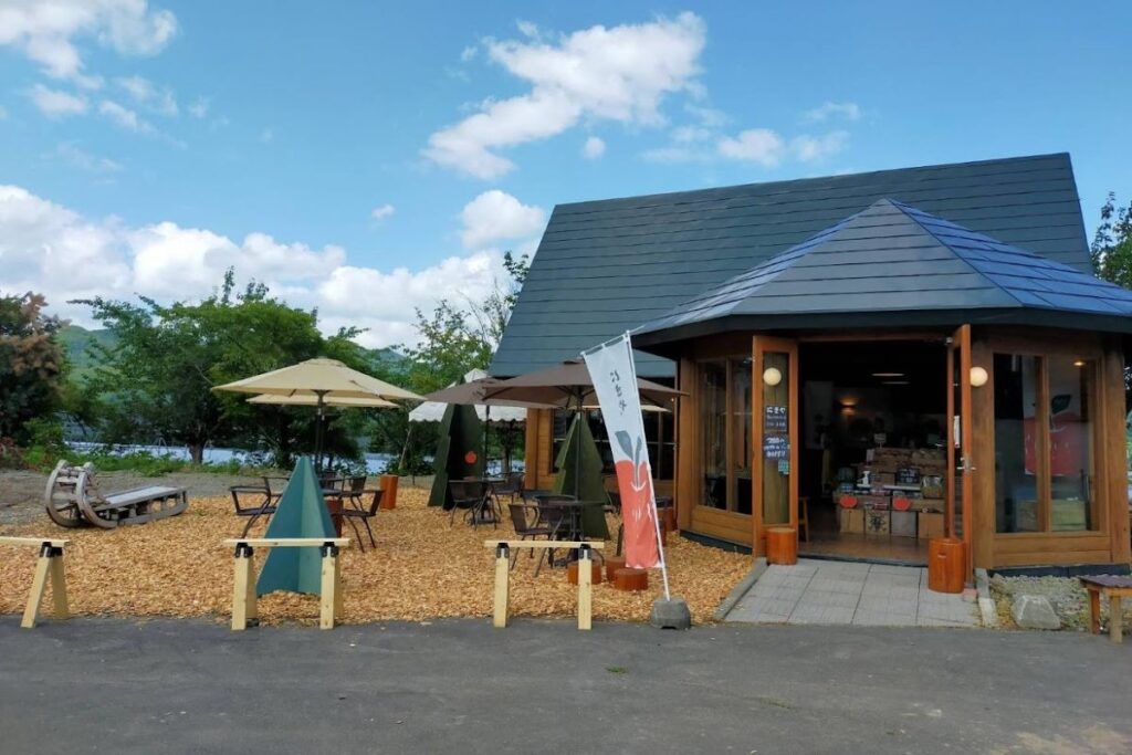 6月下旬からのシーズンにオープンするという、にきやの売店