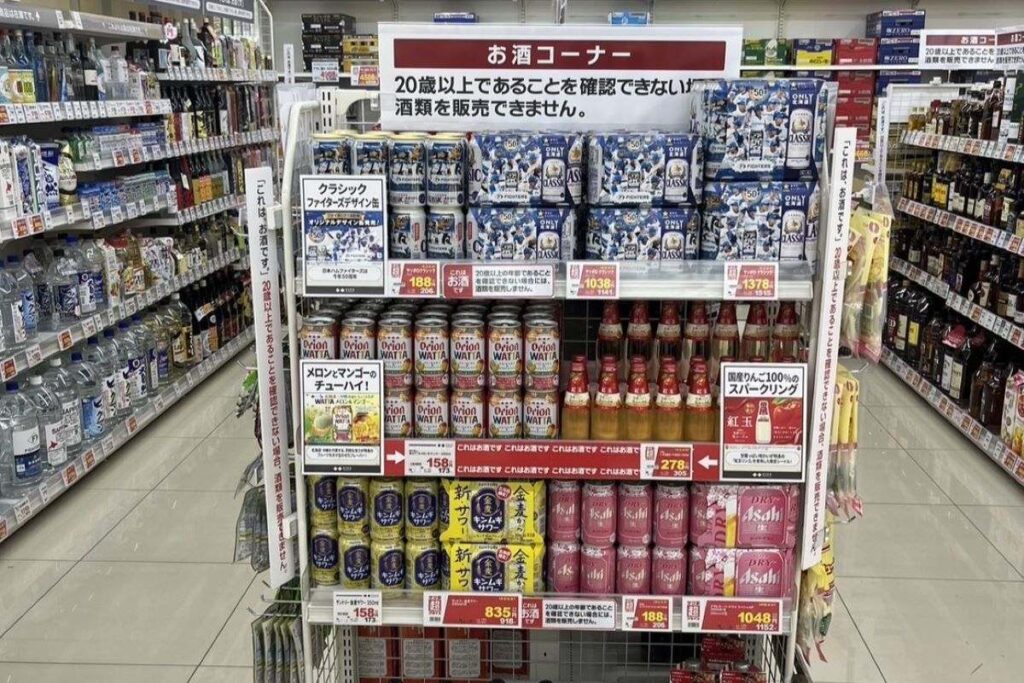 店頭に並べられた缶チューハイ「オリオンWATTA(ワッタ)メロン&マンゴー」