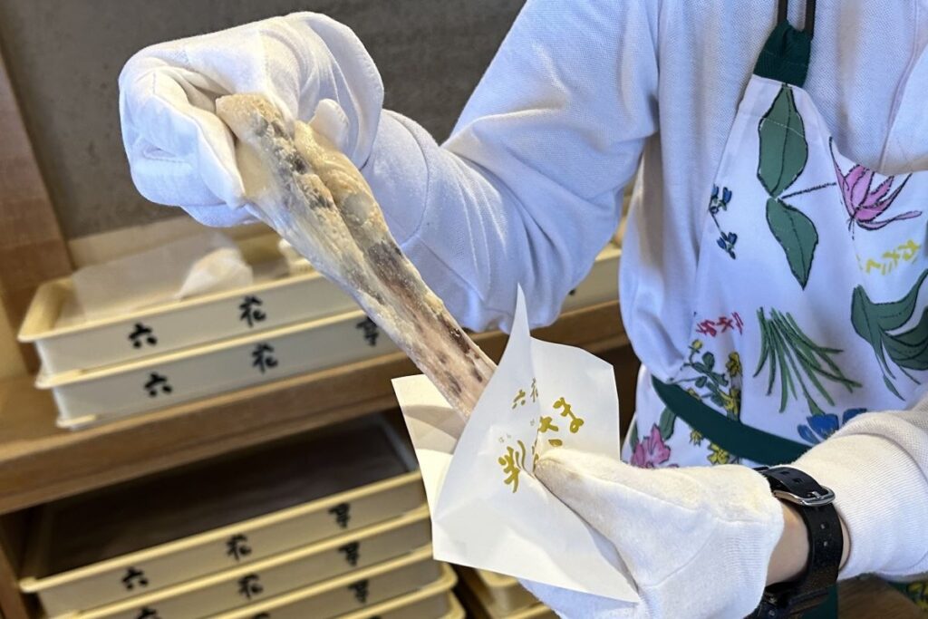 焼き上げたおもちはよく伸びます