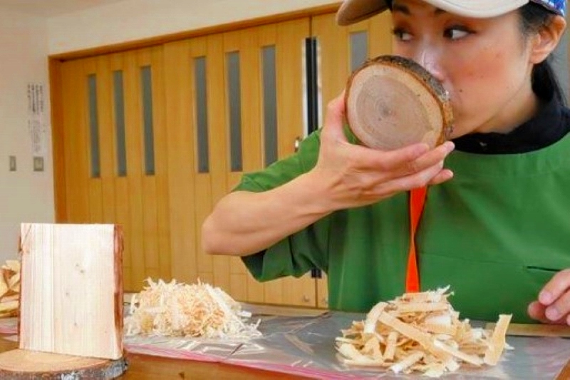 支笏湖の水でビールを＊老舗旅館も協力 売上金の一部で環境保全＊千歳の会社代表･佐藤さんＣＦ＊今夏本格販売へ