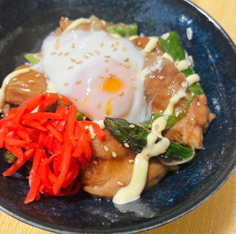 アスパラと鶏肉の照りマヨ丼