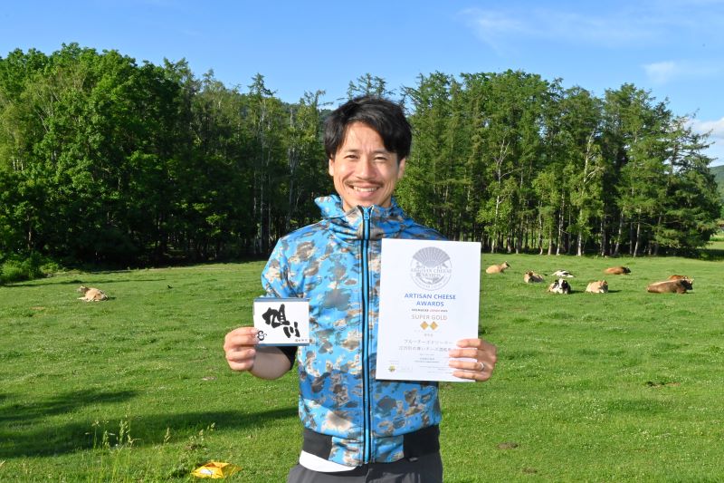 アルティザンチーズアワードで部門別最高賞を受賞した伊勢昇平さん