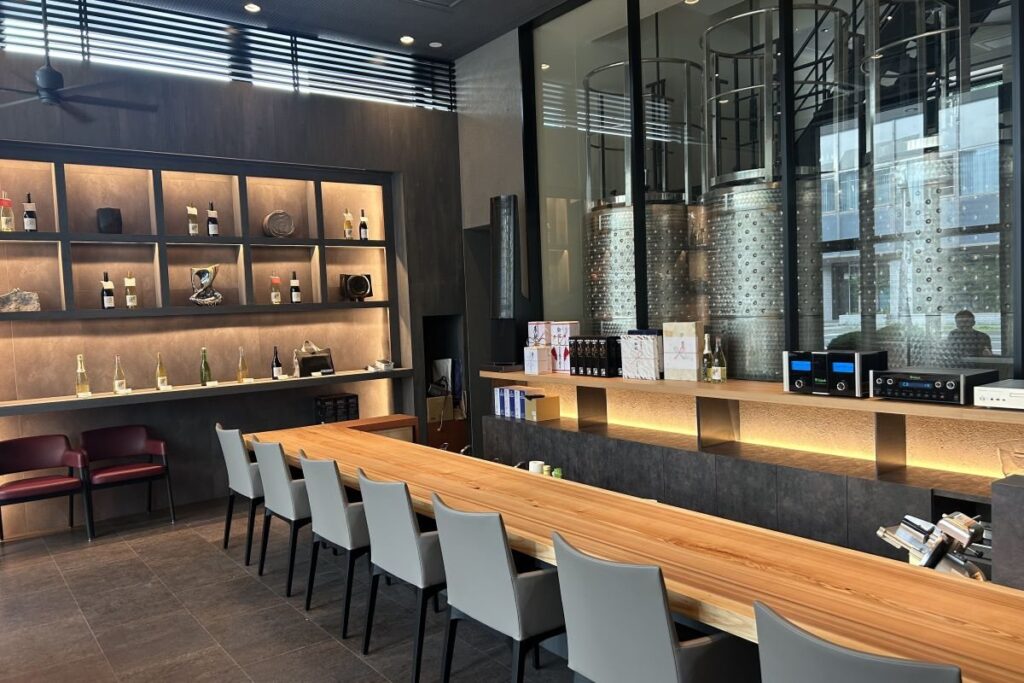 リベラワインテラスの「ブルスケッタMILO」の店内