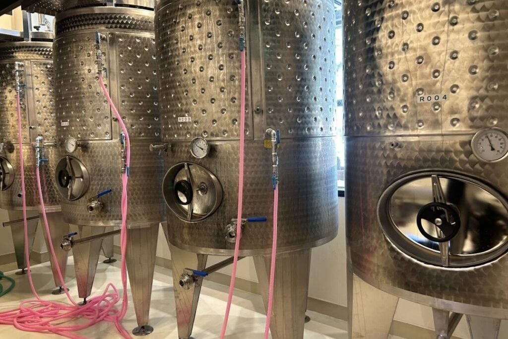 ワインの熟成タンク