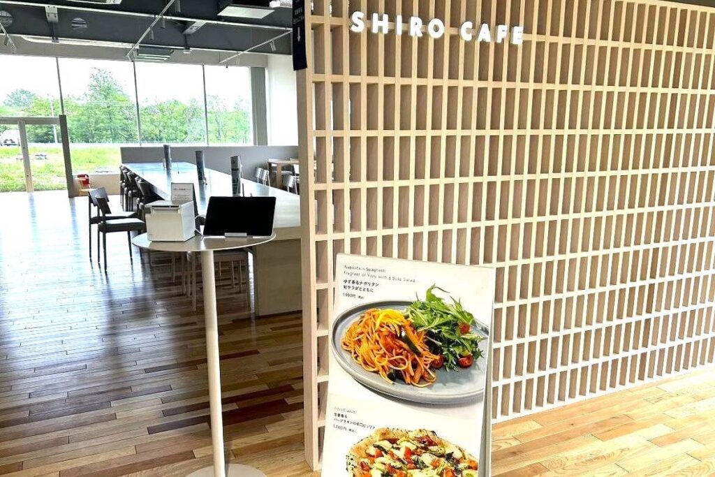 カフェの入り口