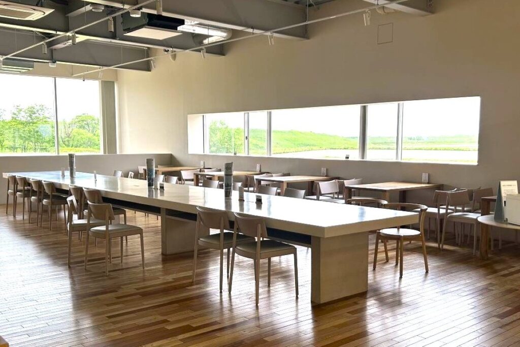 開放感あふれる店内