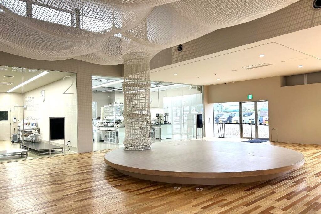 天井近くまで張り巡らされたジャングルネット