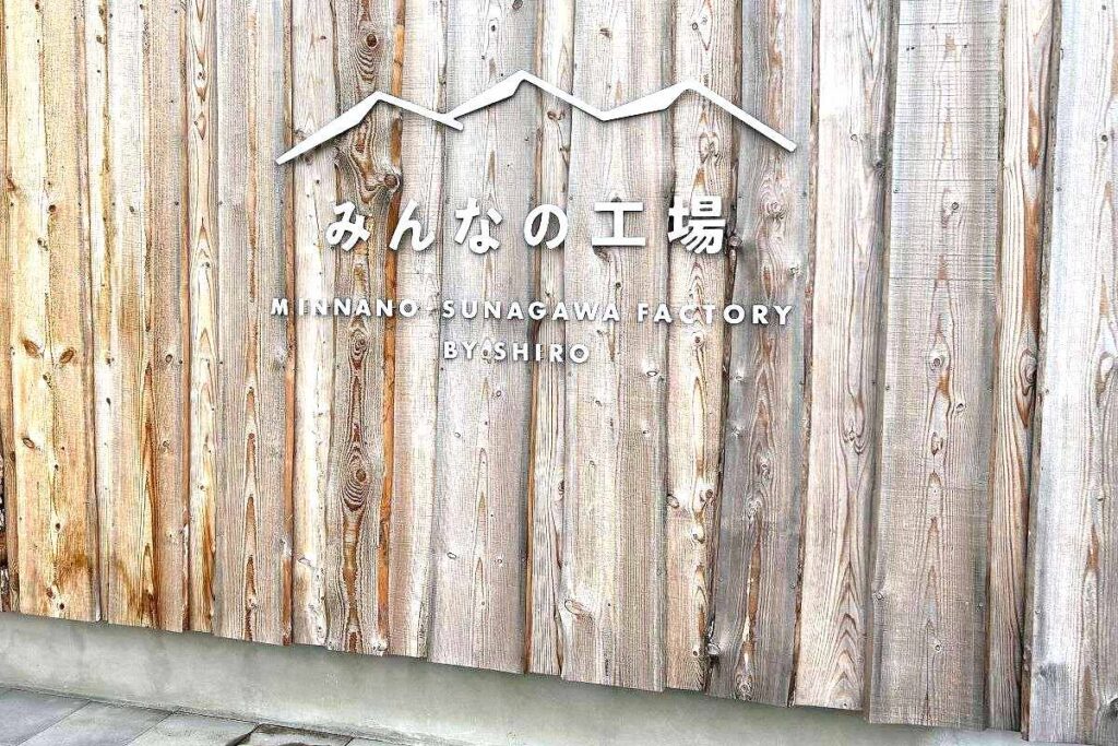 カラマツの間伐材を使った外壁