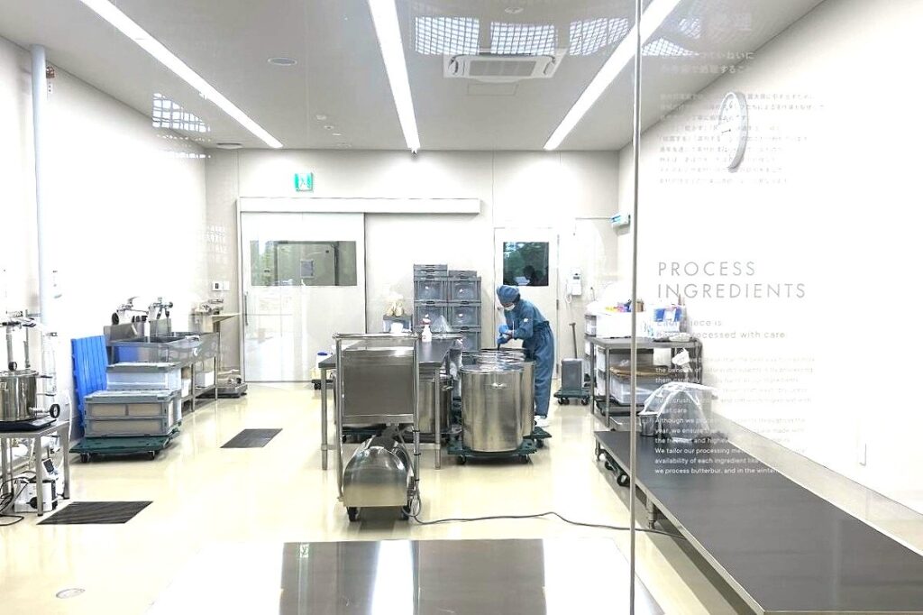 原料の下処理をする素材処理室