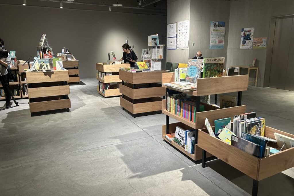 グッドコネクションの「ワンダーブックス」のコーナー